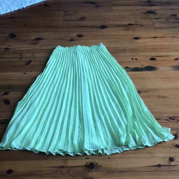 brand new pleated skirt - Picture 4 of 7